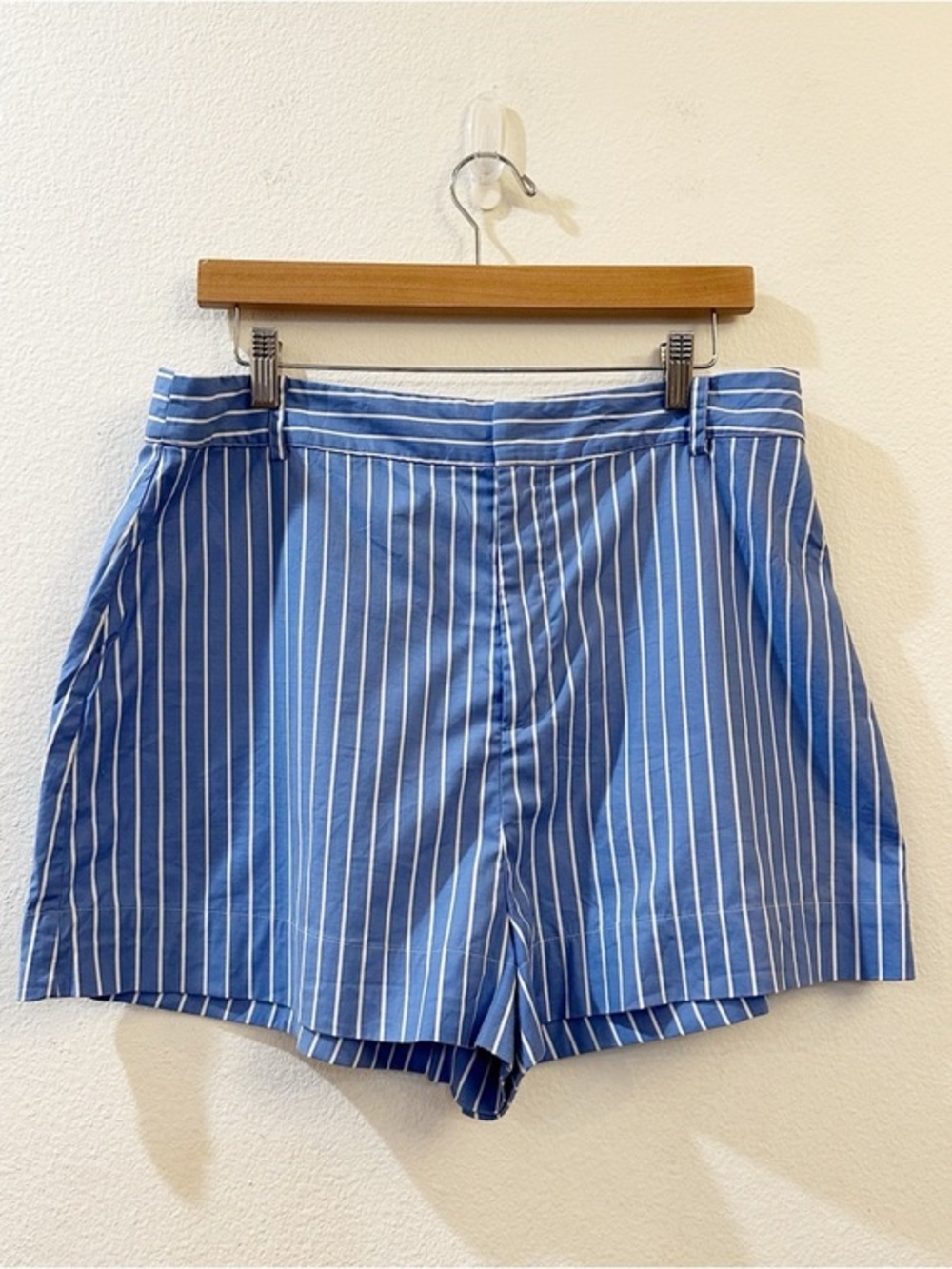 Reformation Blue Pin‎ Striped Willow Shorts in Tribune Stripe Size 12 - Picture 2 of 10
